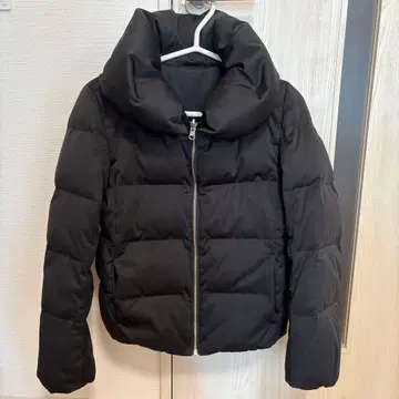 블랙 다운 자켓 볼륨 넥