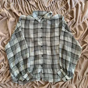 체크 무늬 긴팔 시어 셔츠