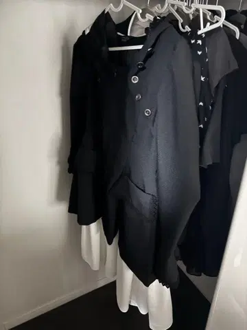 MIHO MATSUDA 가격 인하 가능 블랙 후드 부착 원피스입니다