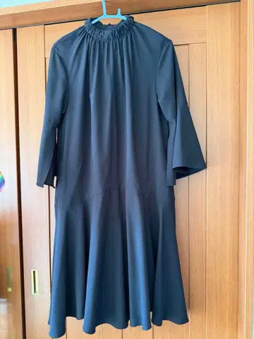 셀포드 CELFORD 백새틴 플레어 원피스 36 원피스