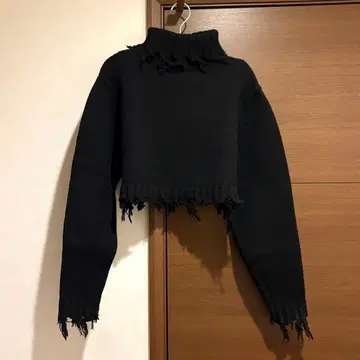 PERVERZE 크롭 니트 풀오버