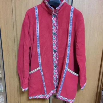 캐나다 빨간색 플리스 자켓 꽃무늬 장식 포함