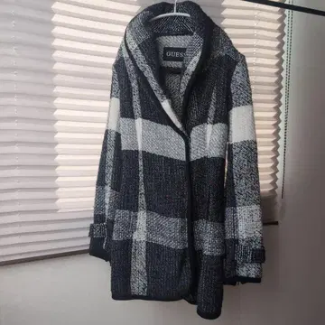 새상품 GUESS 블랙 화이트 니트 롱 코트