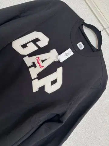 GAP 로고 맨투맨 트레이닝복 속기모 블랙 컬러