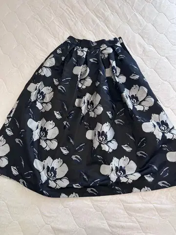 BIRTHDAY BASH 플레어 스커트