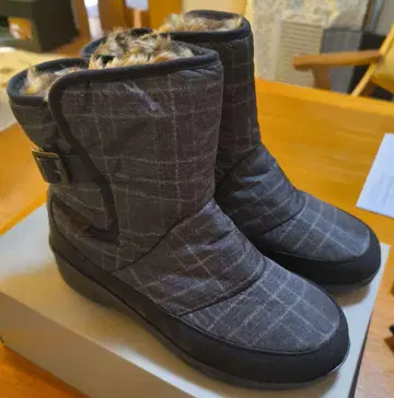 ~ing~! 새상품급! 퍼 달린 그레이 계열 체크 스노우 부츠 (방수)