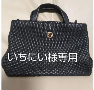 블랙 퀼팅 핸드백