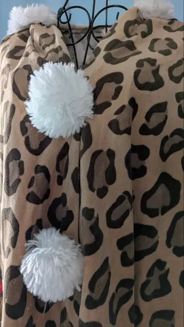 헬로키티 하모니랜드 레오파드 무늬 브라운 판초 케이프 할로윈