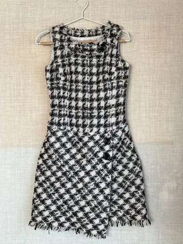 체크 무늬 슬리브리스 미니 원피스