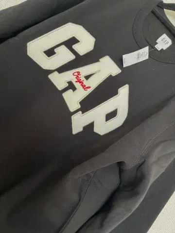 GAP 로고 트레이닝복 속기모 블랙 컬러