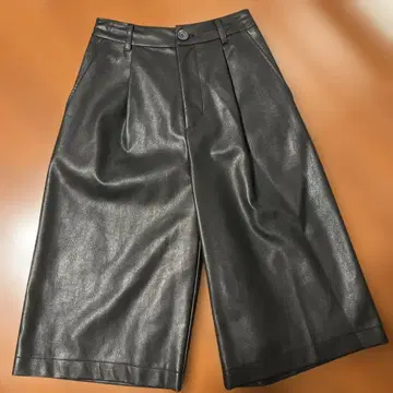 ameri vintage 인조 가죽 하프 팬츠