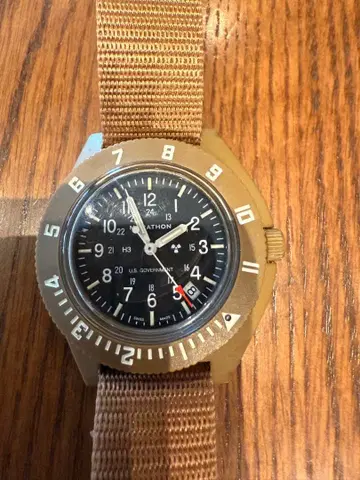 마라톤 밀리터리 시계 블랙/브라운