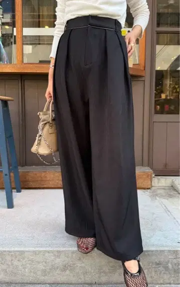 트위드 가죽 허리 파이핑 와이드 팬츠 블랙/fosie 같은 형태