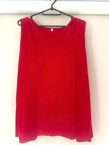 레드 V넥 슬리브리스 M 사이즈