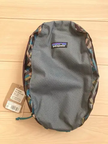Patagonia 블랙홀 큐브 미디엄 6L 택 포함 새상품