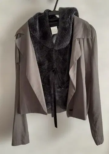 JENASIS 지나시스 숏 기장 아우터 보아 베스트 후드 카키