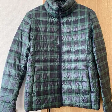 유니클로 울트라 라이트 그린 계열 체크 다운 자켓
