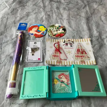 디즈니 굿즈 묶음 판매 시계 귀찌 플래그 캔뱃지