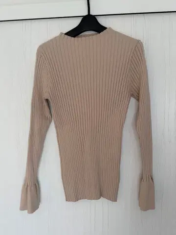 미라 오웬 리브 니트 플레어 슬리브