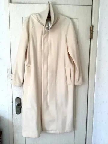 새상품급 유모레스크 코트