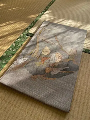 잎과 가지 자수 후쿠로 오비 그레이