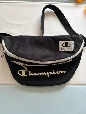 가격 협의 가능 Champion 블랙 바디백 숄더백