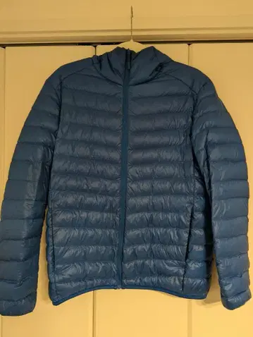 UNIQLO 파란색 다운 자켓 M 사이즈