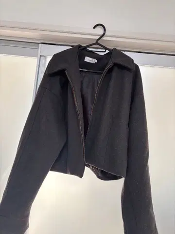 칼라바우틴 스텐 칼라 숏 아우터 차콜