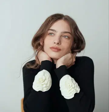 택 포함 새상품 로즈 터틀 니트 ette cygne 로즈 니트