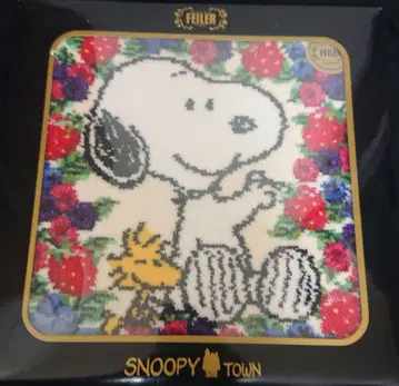 새상품 레어 페이 x 스누피 콜라보 베리 손수건