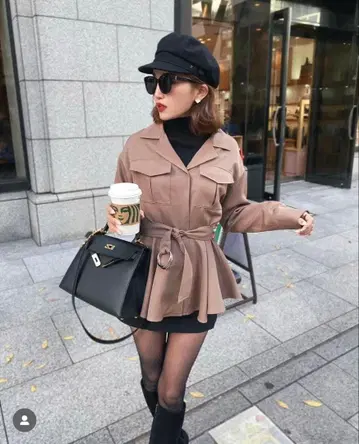 셸러 벨트 포함 베이지 셔츠