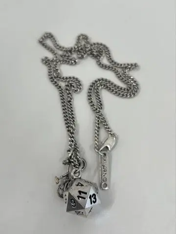 기묘한 이야기 H&M 목걸이