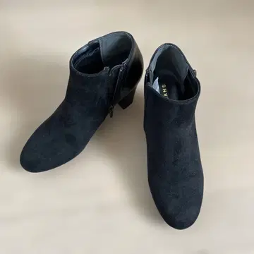 블랙 스웨이드 가죽 지퍼 부티