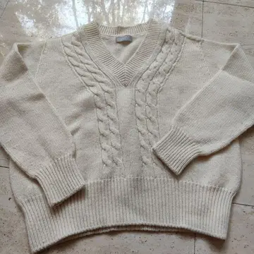 MARGARET HOWELL 아이보리 V넥 니트