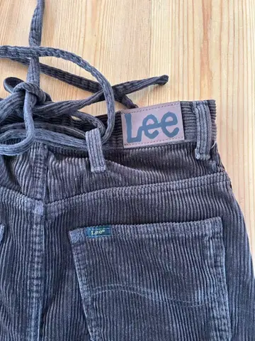 Lee 초콜릿 컬러 코듀로이 타이트 스커트