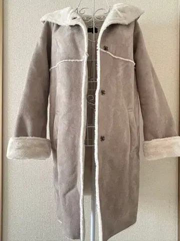 [ 새상품 미사용 ] 인조 모피 후드 부착 무스탕 코트