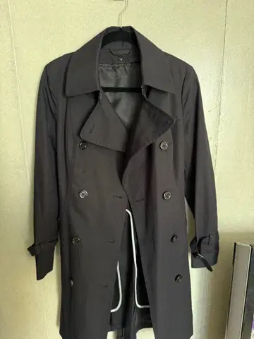 블랙 더블 브레스트 트렌치코트