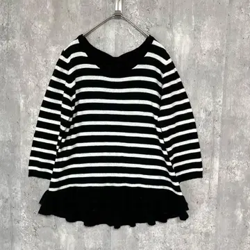 CECIL McBEE 보더 밑단 프릴 니트 스웨터 백리본