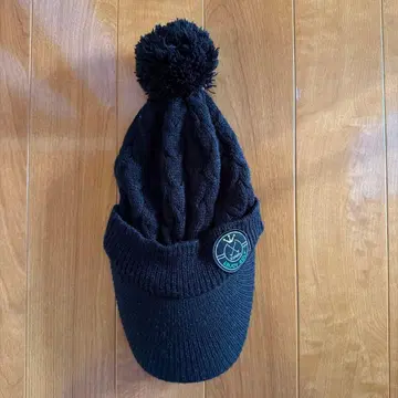 폼폼 포함 블랙 니트 캡