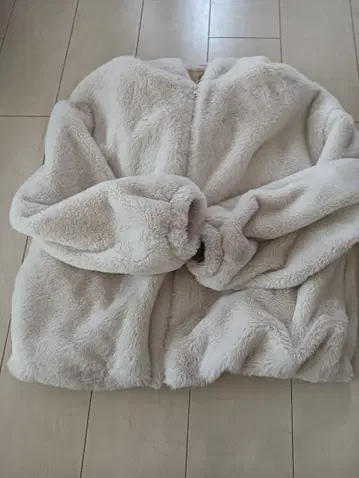 새상품급 아즈노우아즈 아즈노우아즈 자켓 M 사이즈 퍼 자켓