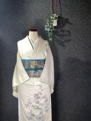 부드러운 샴페인 베이지 화이트 계열 호몬기 순수 실크 금실 포함