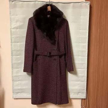 퍼 달린 클래시컬 코트