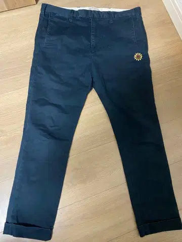 레미레리프 네이비 치노 팬츠 플라워 스터드