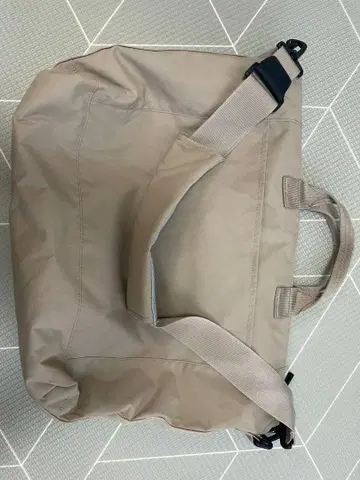 헬리 한센 베이지 숄더백