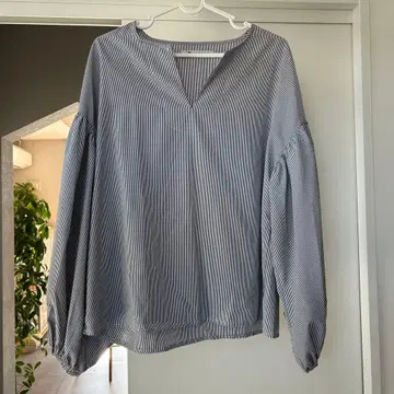 스트라이프 벌룬 슬리브 V넥 셔츠