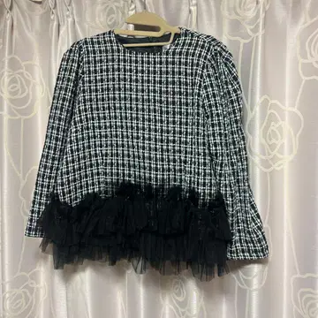 My u. 트위드 블라우스, 프릴 레이스 포함.