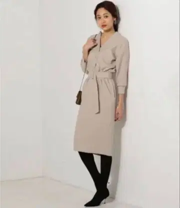 벨트 포함 스타일업 원피스 유나이티드 애로우즈