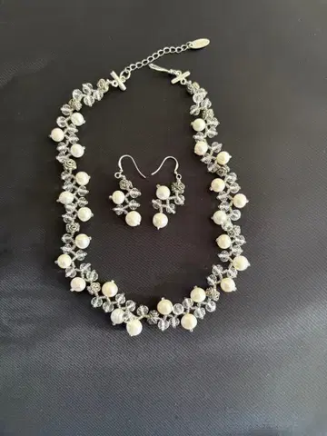 Jinka Nezu 펄과 크리스탈의 목걸이와 귀걸이 세트