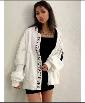 화이트 점퍼 gyda