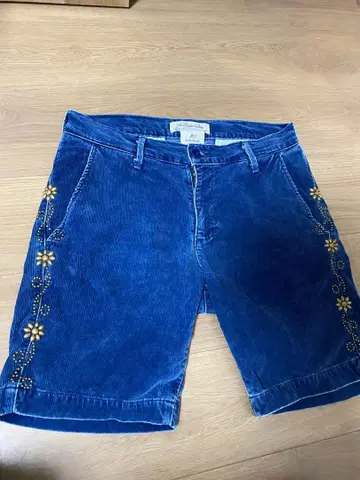 레미 리프 스터드 코듀로이 숏팬츠 HTC